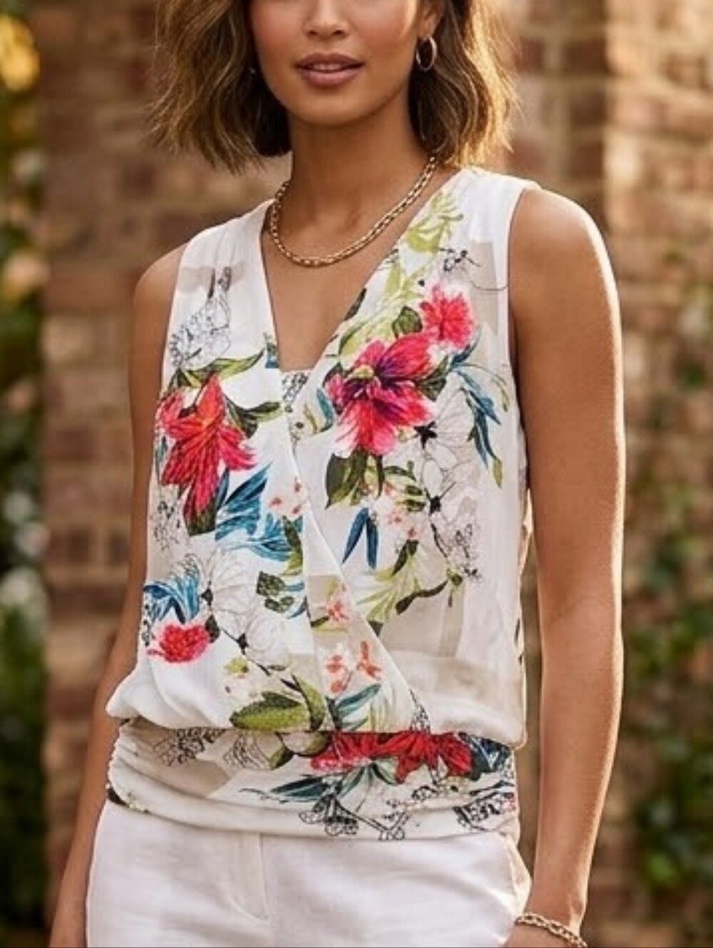 NEVER WORN White House Black Market WHBM Floral V-Neck Sleeveless Top Sz L